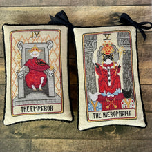 Load image into Gallery viewer, Cat Tarot V - The Hierophant
